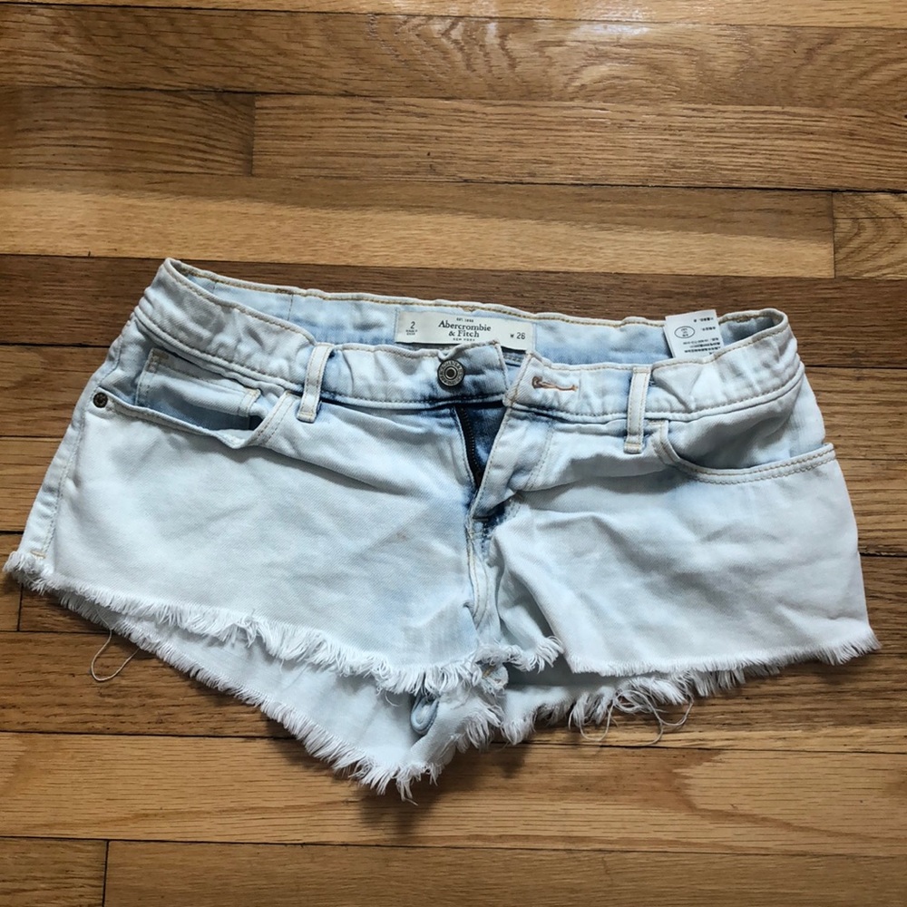 Abercrombie & Fitch distressed short shorts